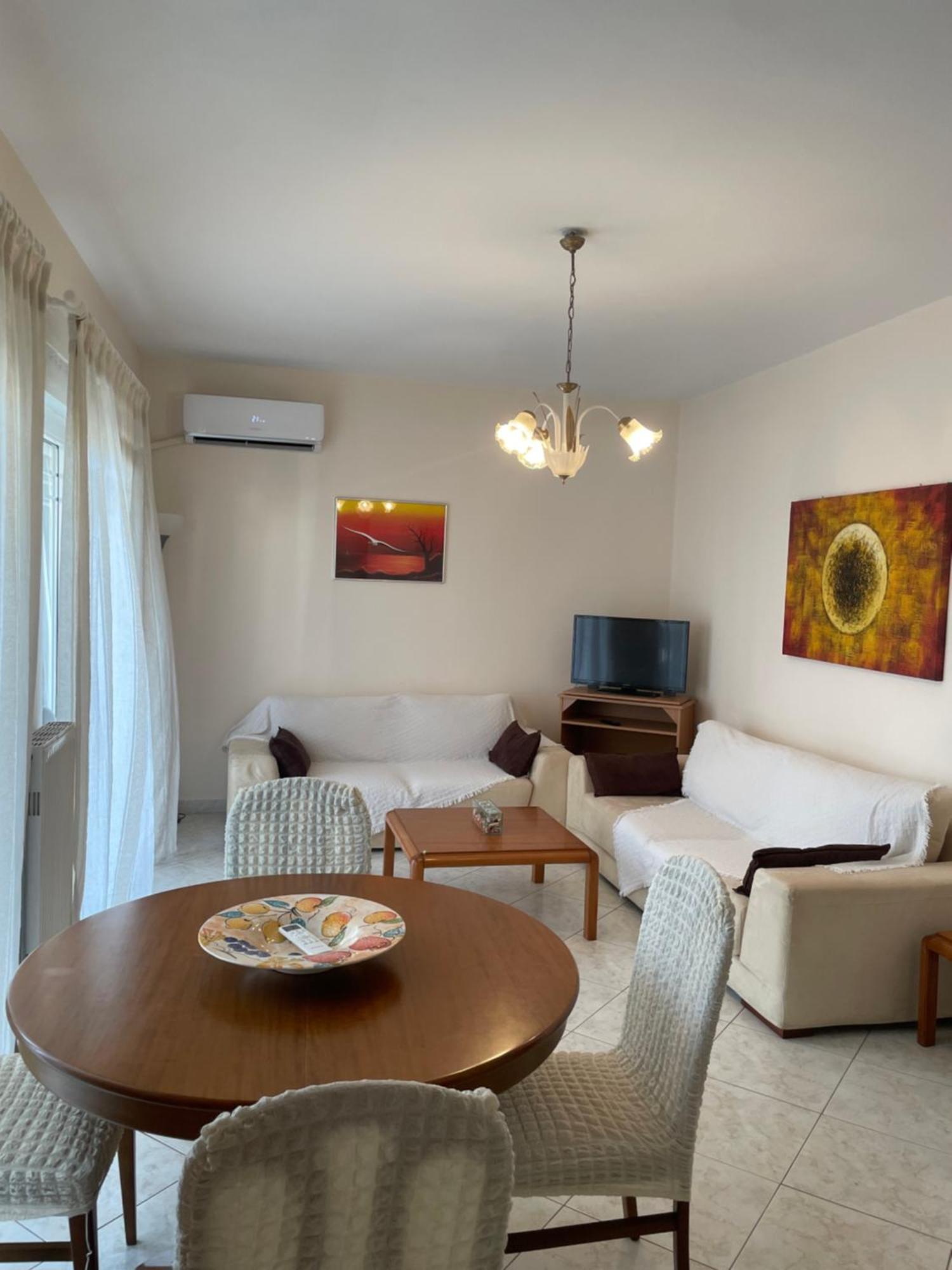 Apartment Eva's 2 Bdr Néa Khilí